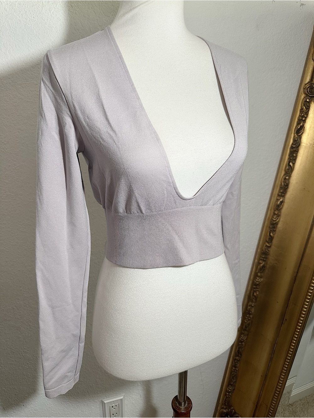 New Reebok Dusty Pale Purple Deep V Yoga Pilates Ballet Long Sleeve Crop Top